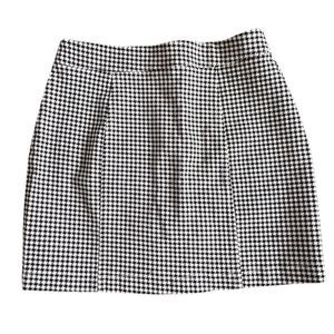 Houndstooth mini skirt size small